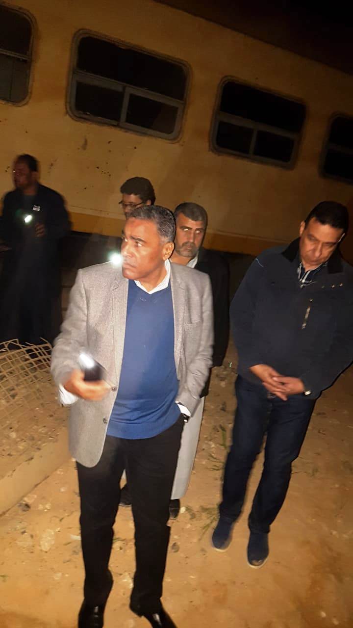 محافظ مطروح يطمئن  على مصابي حادث انقلاب القطار بمستشفى الضبعة (6)